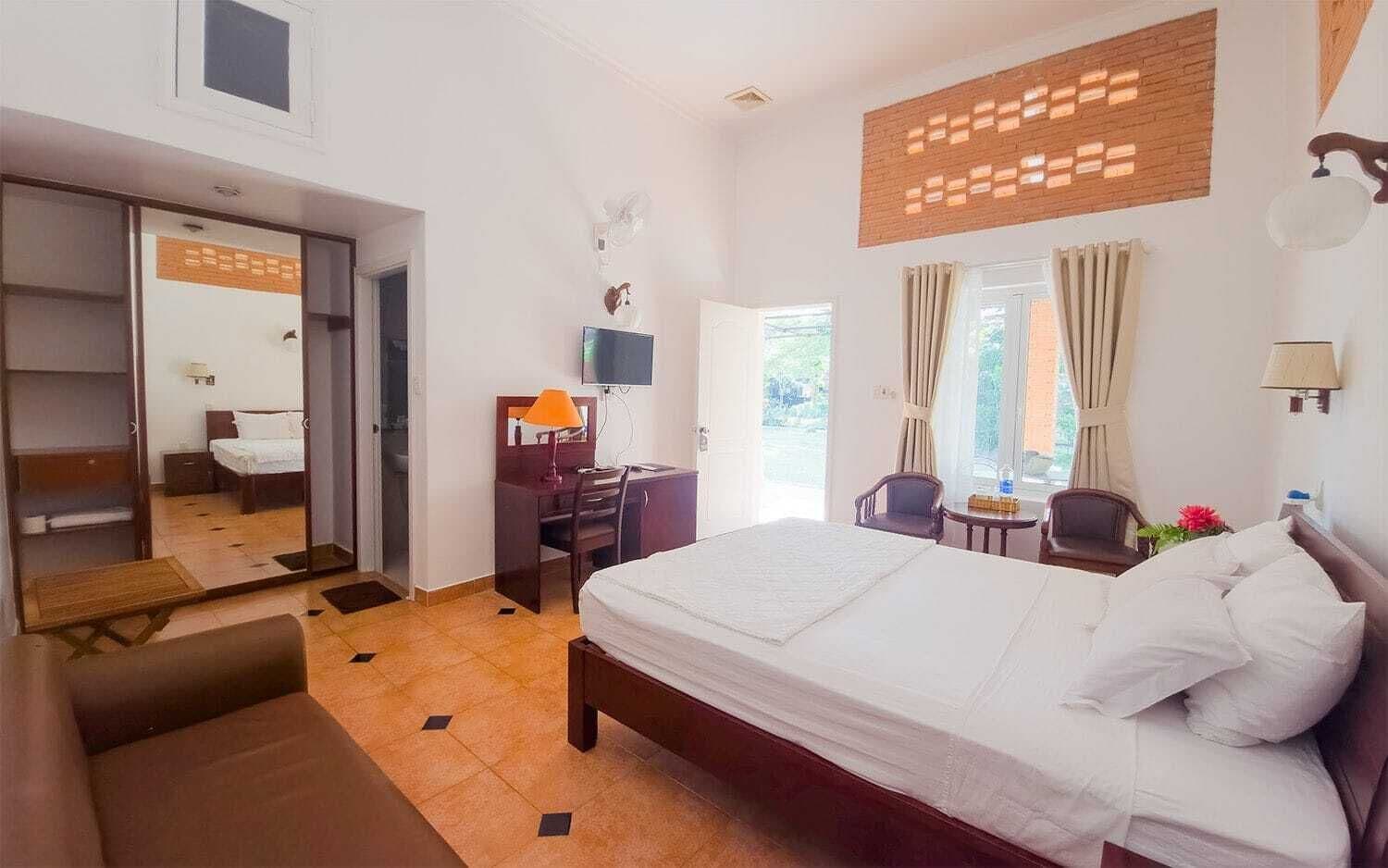 Habitación doble superior | Minibar, caja fuerte, escritorio y cortinas opacas
