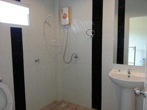 Suihku, ilmaiset hygieniatuotteet, pyyhkeet