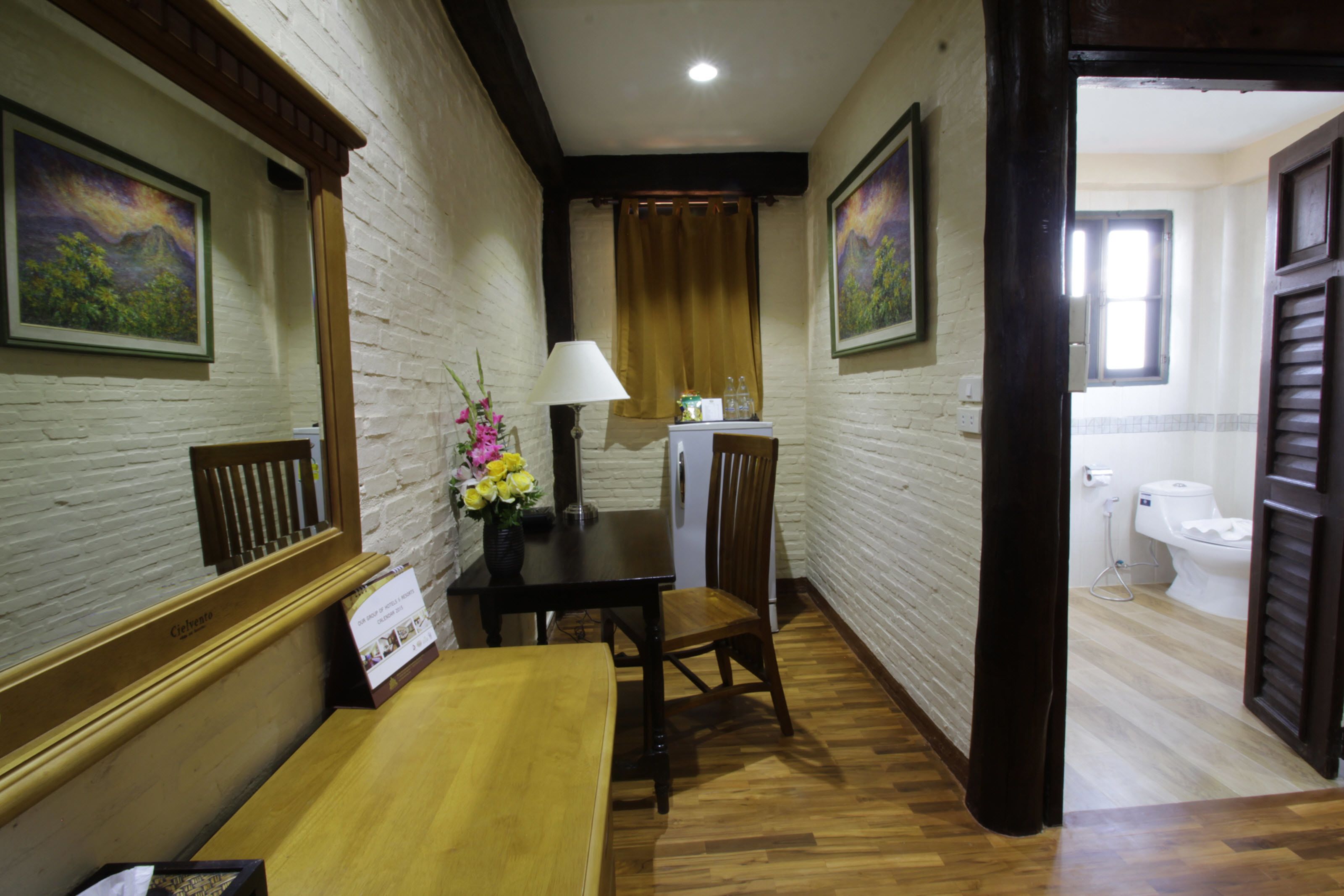 family room | hypo-allergenic bedding, minibar, in-room safe, desk