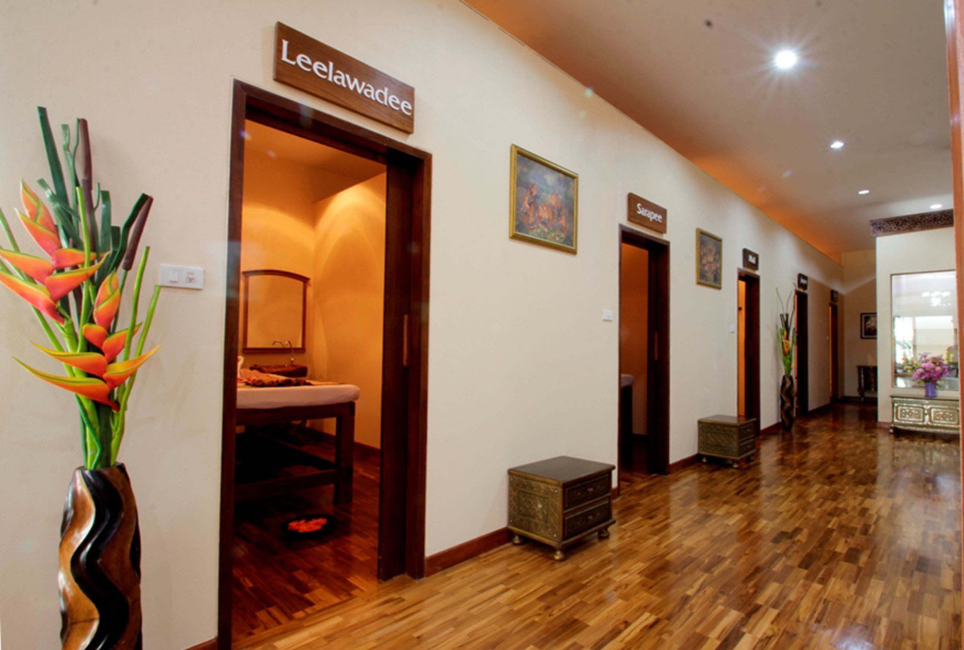 sauna, steam room, body treatments, aromatherapy, body scrubs, facials