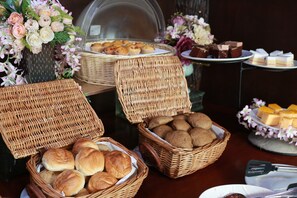 Daily English breakfast for a fee - Woodfield Resort (Chiang Mai)