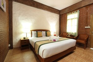 Superior Room | Peralatan tempat tidur hipoalergenik, bar mini, peti besi dalam bilik 