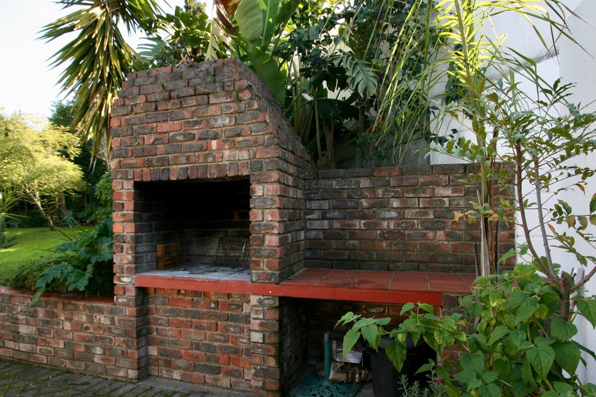 Căn hộ, 2 phòng ngủ | Két bảo mật tại phòng, bàn, bàn ủi/dụng cụ ủi quần áo 