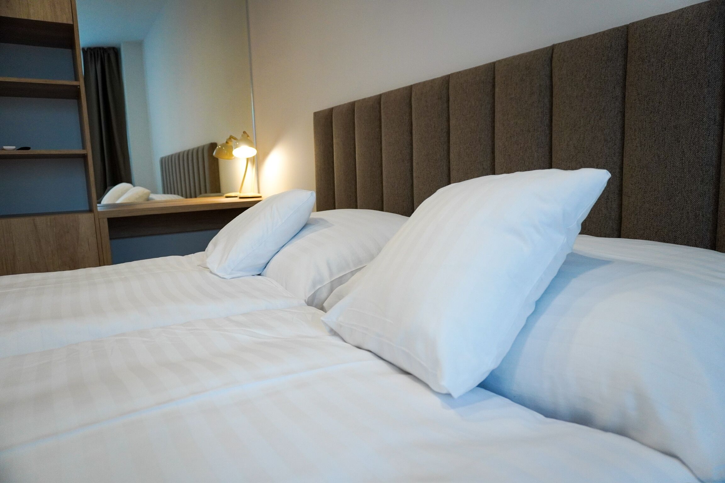 Coffres-forts dans les chambres, bureau, rideaux occultants