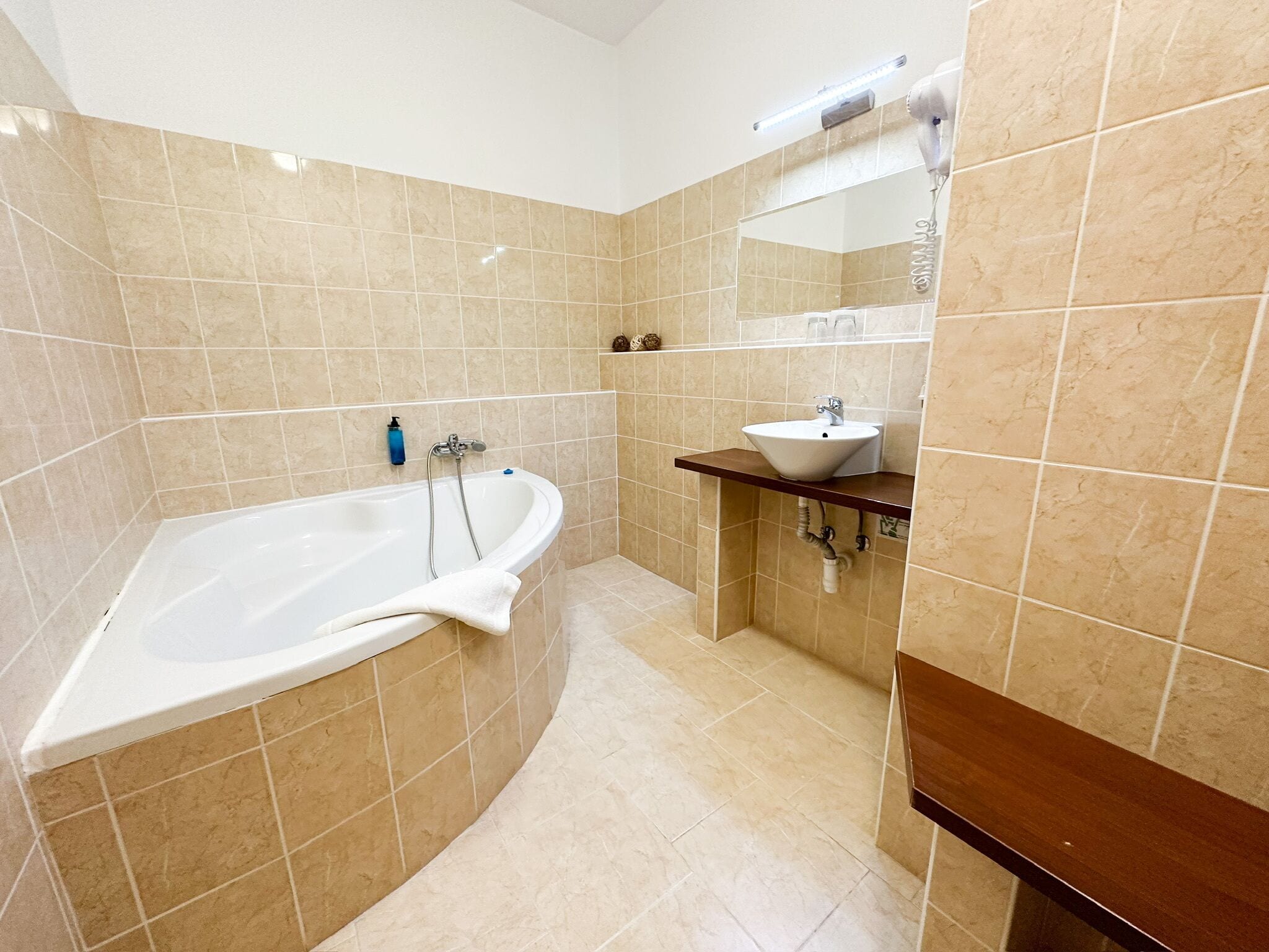 Leilighet | Bad | Toalettartikler (inkludert), hårføner og håndklær