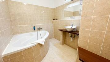 Apartment | Bathroom | Free toiletries, hair dryer, towels