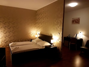 1 bedroom, in-room safe, desk, blackout drapes