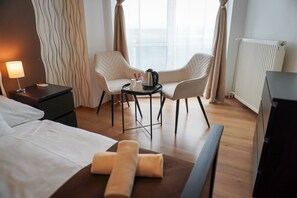 Comfort Double Room | In-room safe, desk, laptop workspace, blackout drapes - Hotel Modena (Bratislava)