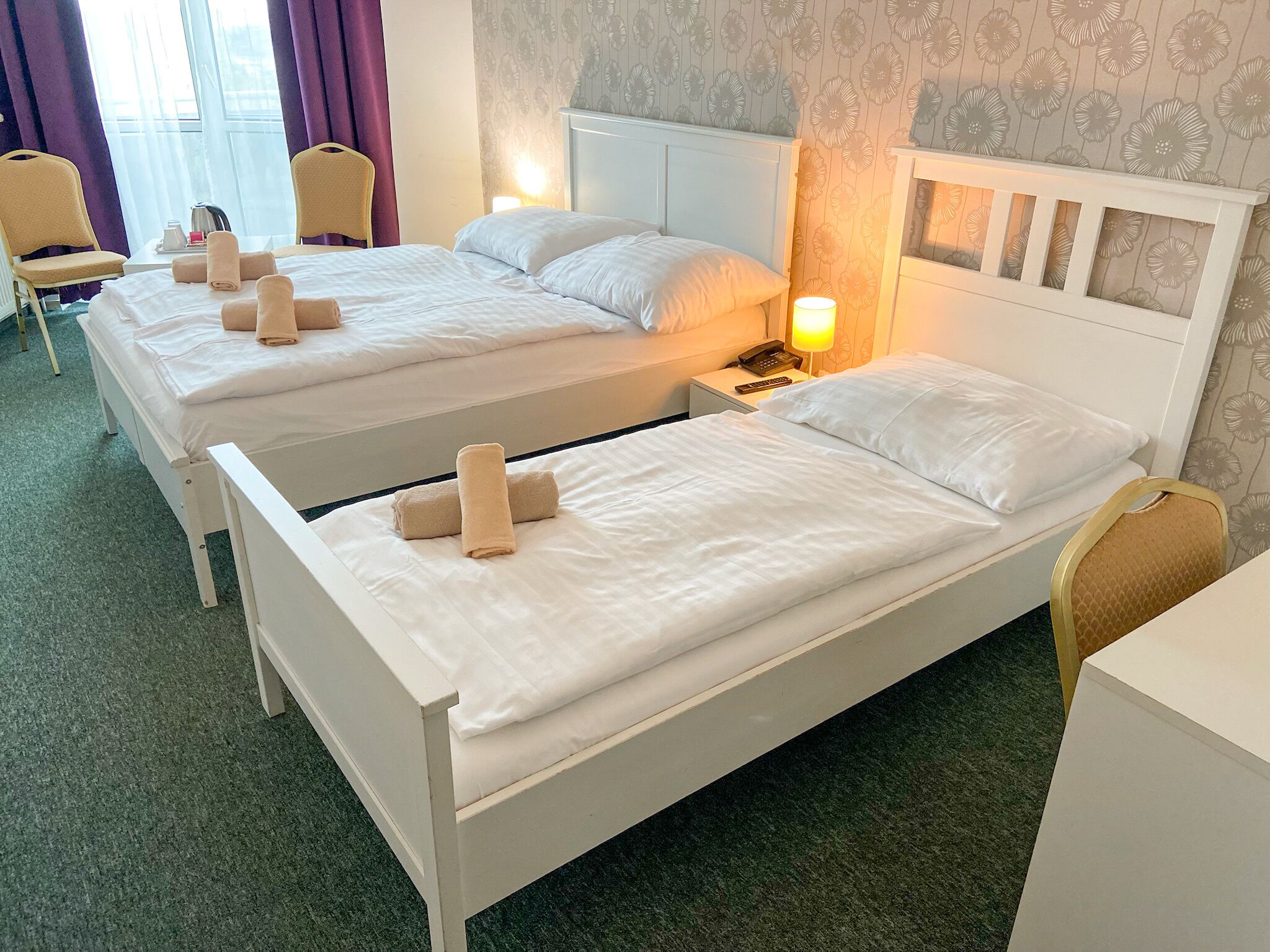 Coffres-forts dans les chambres, bureau, rideaux occultants