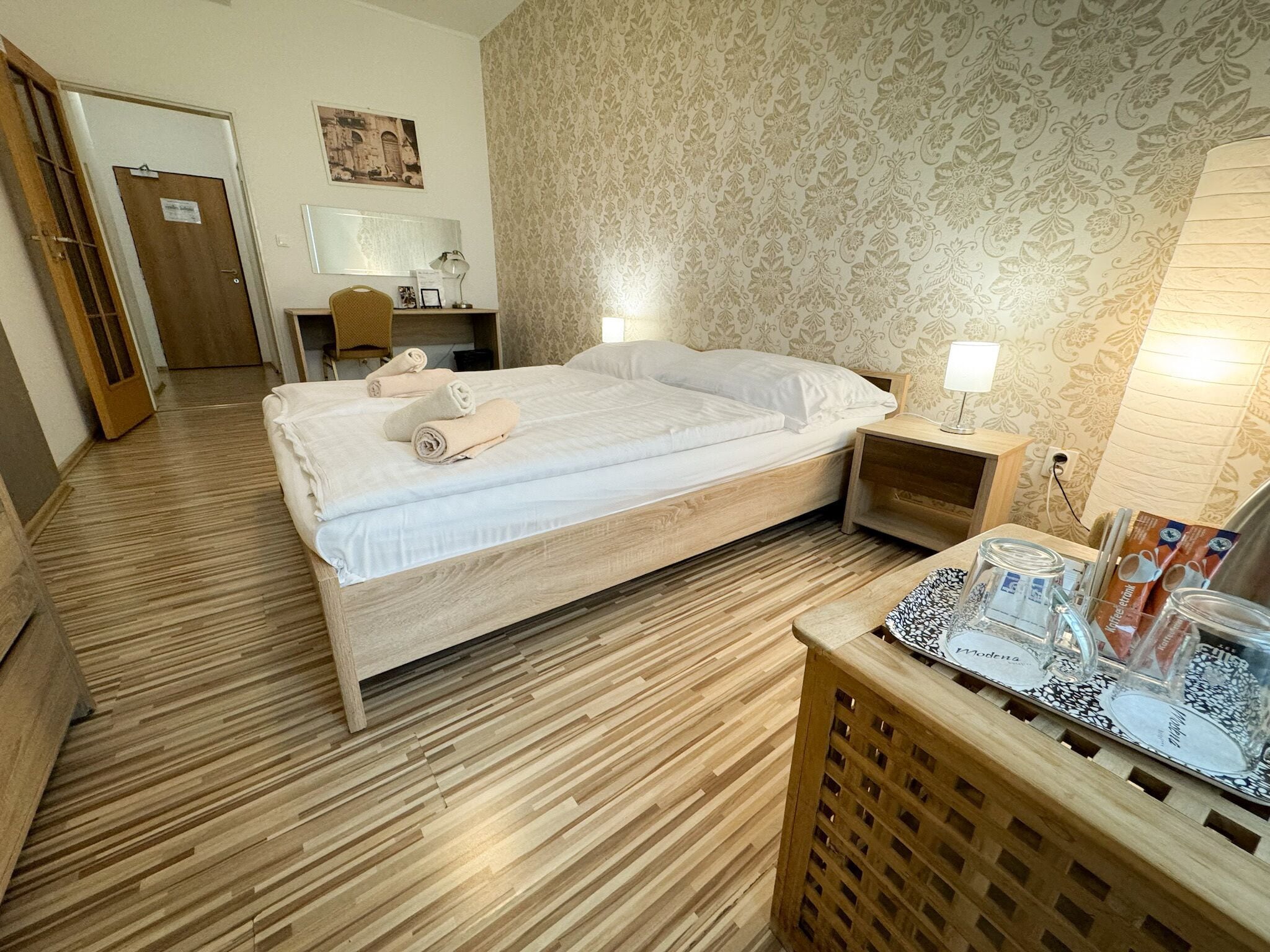 Coffres-forts dans les chambres, bureau, rideaux occultants