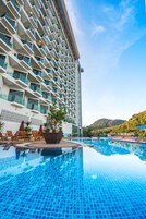 室内游泳池，室外游泳池