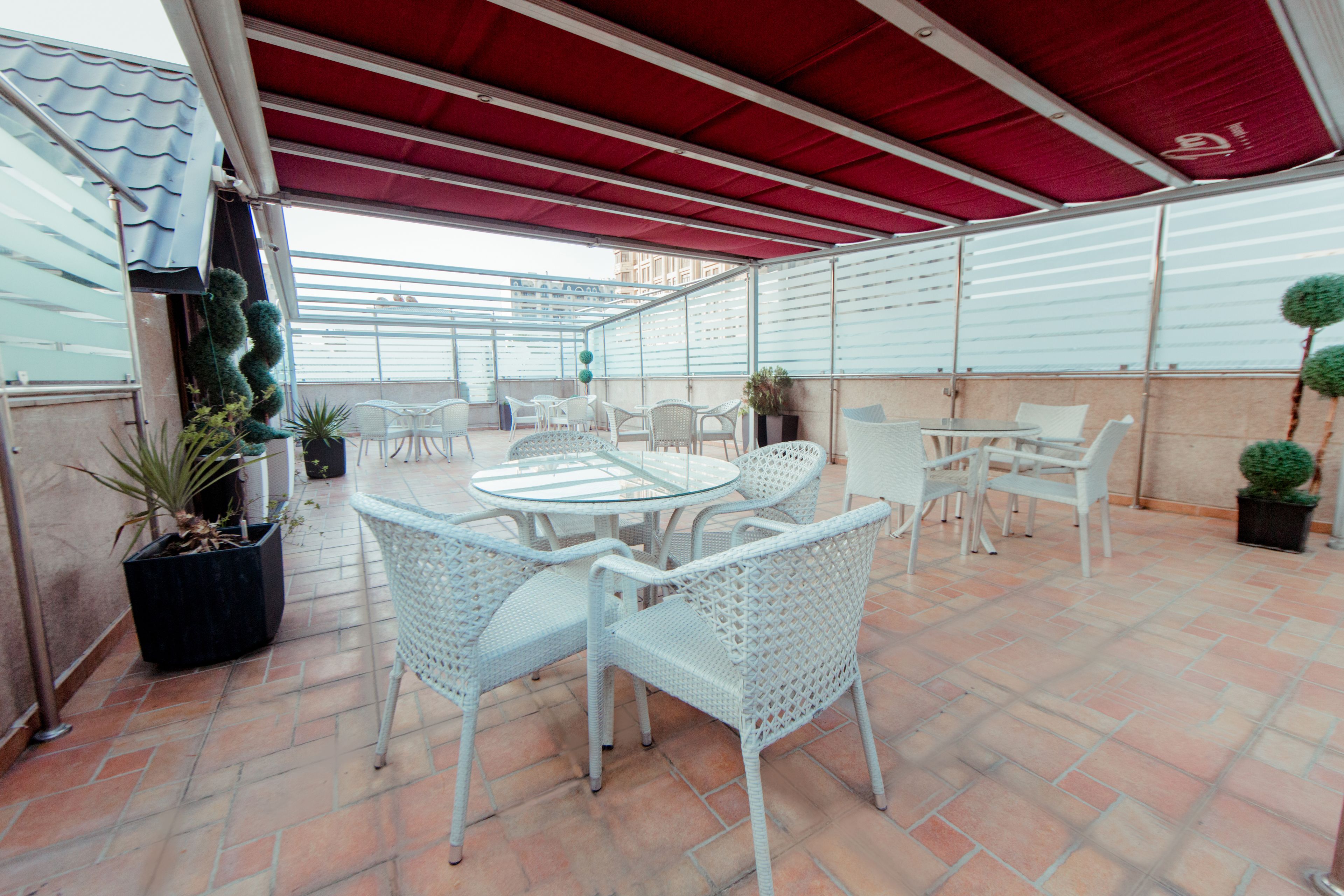 Café da manhã com buffet grátis todos os dias