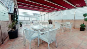 Café da manhã com buffet grátis todos os dias
