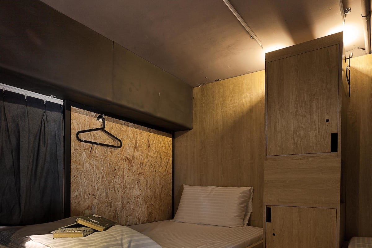 Blackout drapes, soundproofing, free WiFi