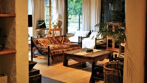 Lobby lounge - Hotel Malalhue (Pucón)