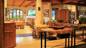 Family dining - Hotel Malalhue (Pucón)