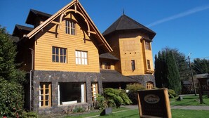 Front of property - Hotel Malalhue (Pucón)