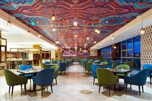 3 restaurants, breakfast, lunch, dinner served; international cuisine