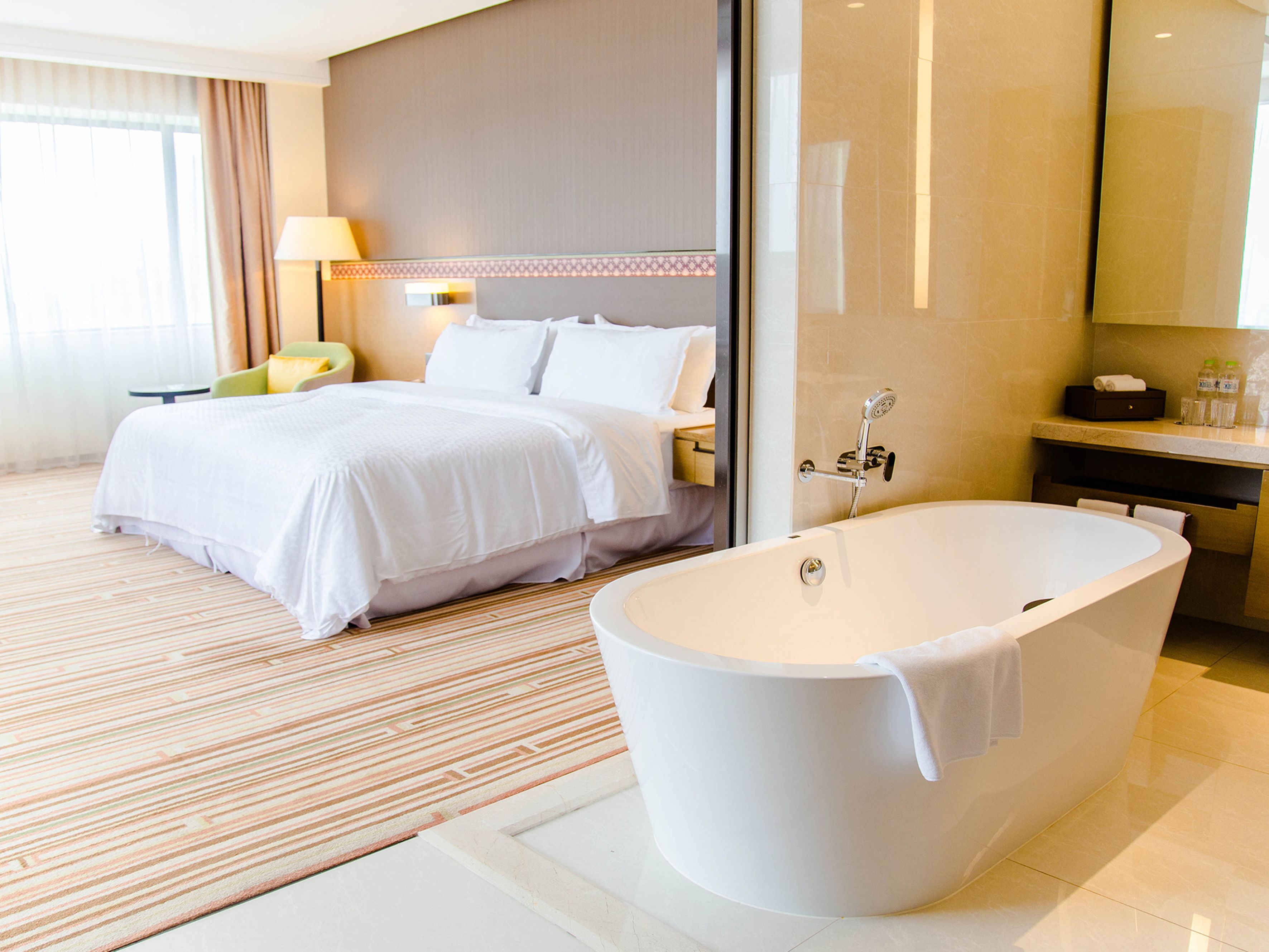 combined shower/bathtub, deep-soaking bathtub, free toiletries