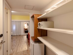 Departamento estándar, 1 cama matrimonial | Minibar, caja de seguridad en la habitación y escritorio 