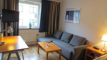 Télévision LCD de 33 pouces avec chaßnes par satellite, télévision