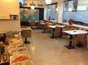 Free daily buffet breakfast
