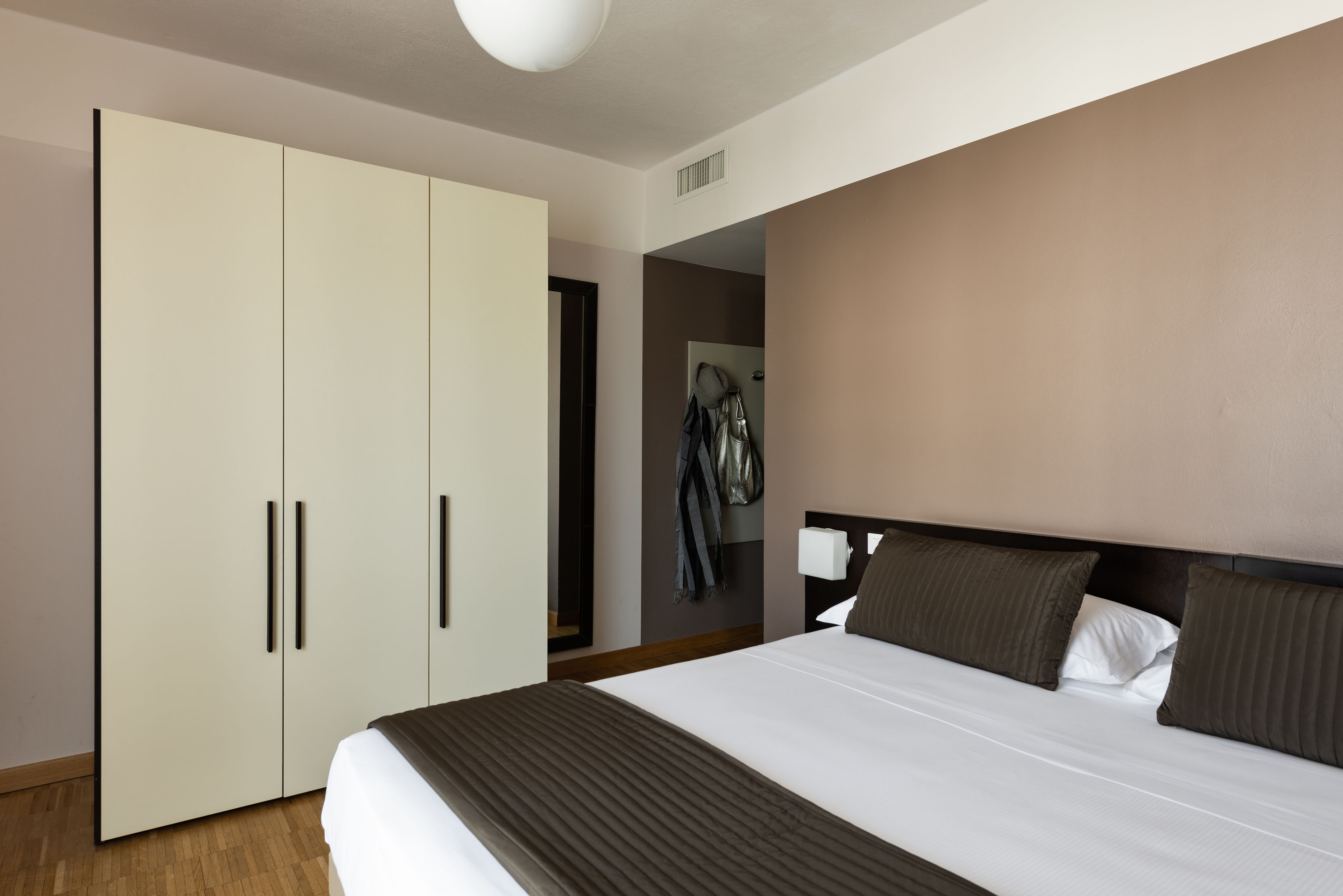 Doppelzimmer | Zimmersafe, Schreibtisch, schallisolierte Zimmer, Babybetten