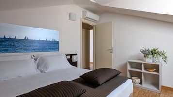 Apartment, 1 Bedroom | 1 bedroom, in-room safe, desk, soundproofing