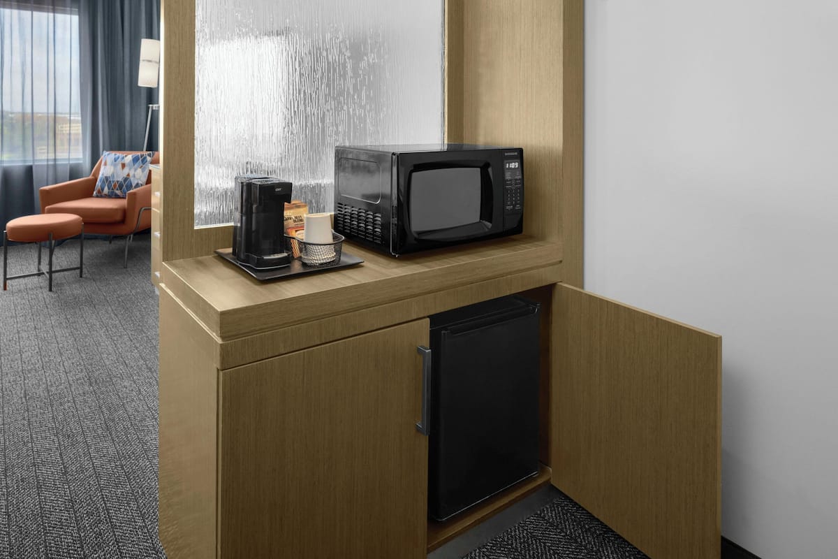 1 bedroom, premium bedding, in-room safe, desk