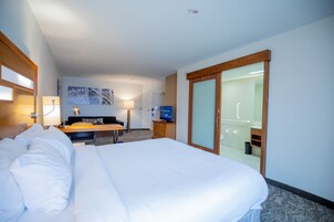 Egyptian cotton sheets, premium bedding, in-room safe, desk