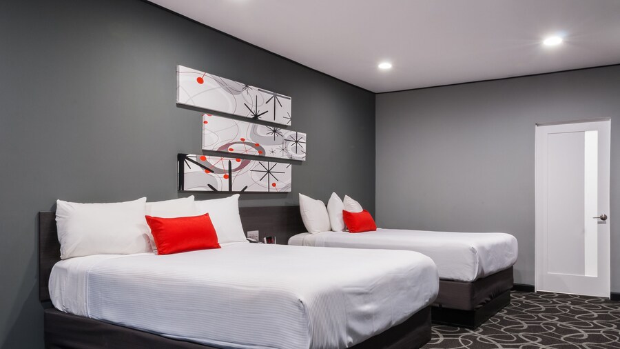 Astro Pasadena Hotel