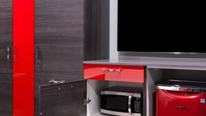 デスク、アイロン / アイロン台、WiFi (無料)、ベッドシーツ