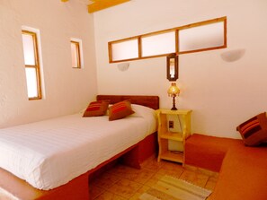 Double Room with private bathroom | Bed sheets