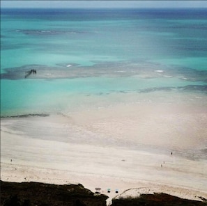 On the beach, sun-loungers, beach umbrellas, beach towels - Hotel D'Anatureza (Maceió)