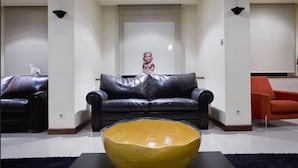 Lobby sitting area - Hotel Ibiltze (Lasarte-Oria)