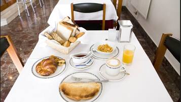 Breakfast (EUR 6 per person)
