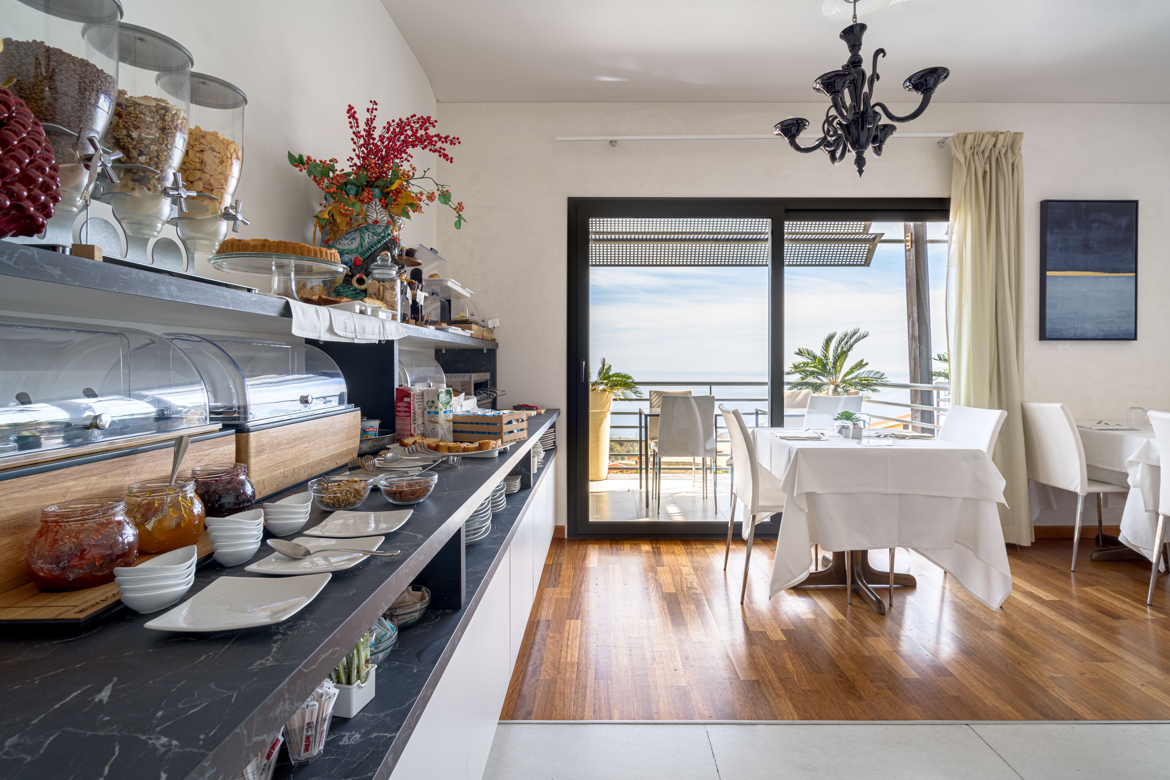 Daily continental breakfast (EUR 22 per person)