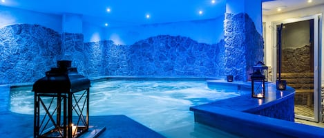 Sauna, hot tub, steam room, Turkish bath/hammam, body treatments