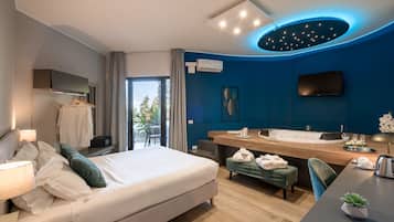 Comfort Double Room, Hot Tub | 1 bedroom, down comforters, minibar, in-room safe