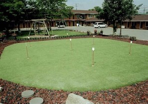 Mini-golf