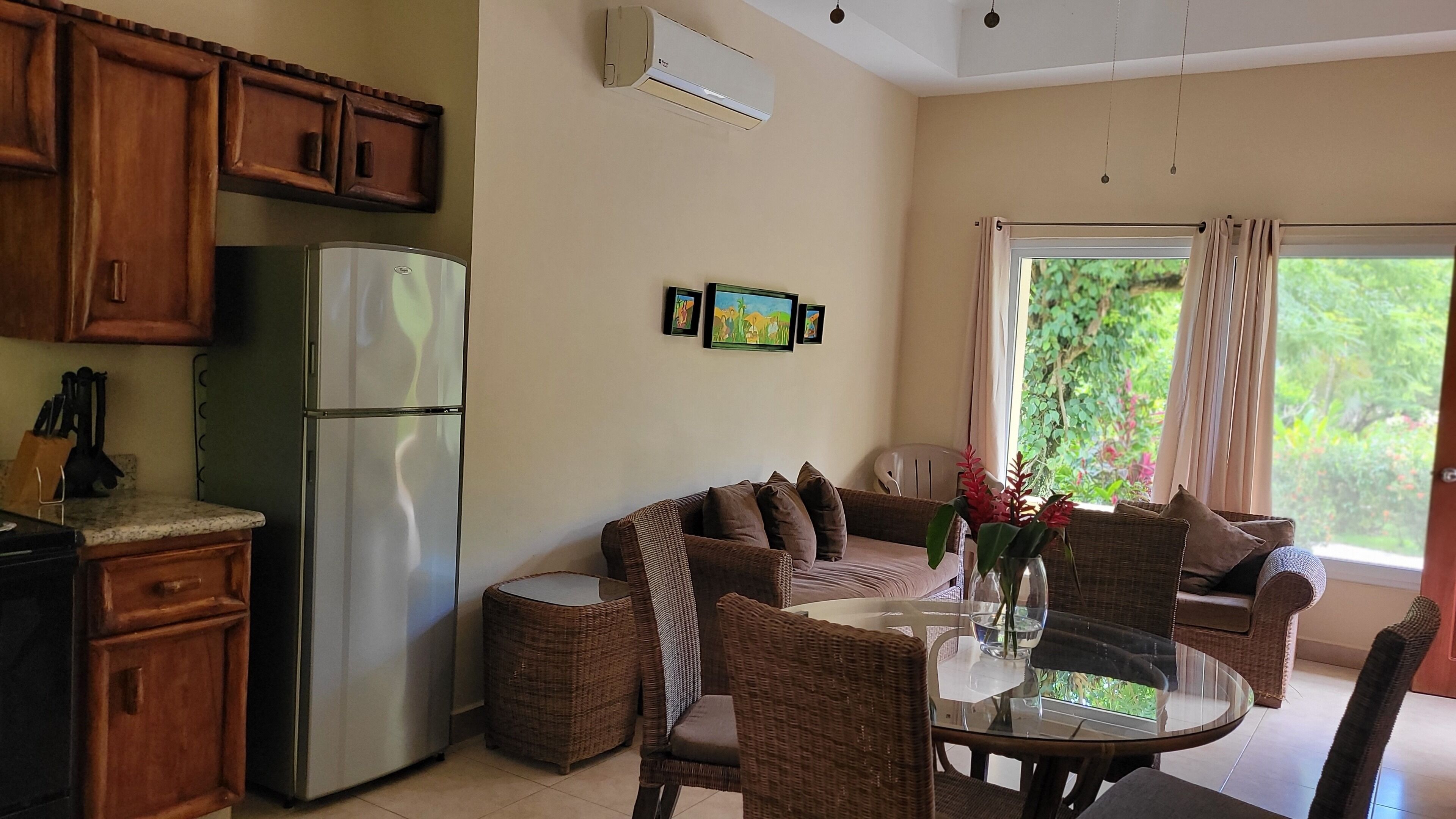 Villa, 1 Schlafzimmer | Wohnbereich | 50-Zoll-LCD-Fernseher mit Satellitenempfang, Fernseher, DVD-Player