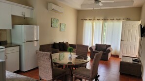 Villa, 1 Bedroom | Private kitchen | Full-size fridge, microwave, oven, coffee/tea maker - Corinto Pearl Eco Resort (El Porvenir)