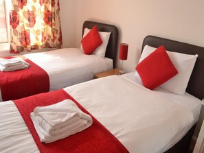 Apartment, 4 Bedrooms | 4 bedrooms, desk, iron/ironing board, free cribs/infant beds - Bristol Serviced Lettings - Filton (Bristol)