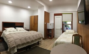 Premium bedding, in-room safe, blackout drapes, soundproofing
