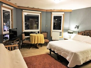 Superior Queen | Premium bedding, in-room safe, blackout curtains, soundproofing - Eco Hostal Offenbacher-Hof (Vina del Mar)