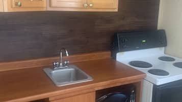 Habitación, 2 camas de matrimonio, fumadores | Escritorio, tabla de planchar con plancha, wifi gratis
