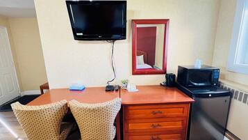 Kamar, 2 Tempat Tidur Queen | Area keluarga | TV LED