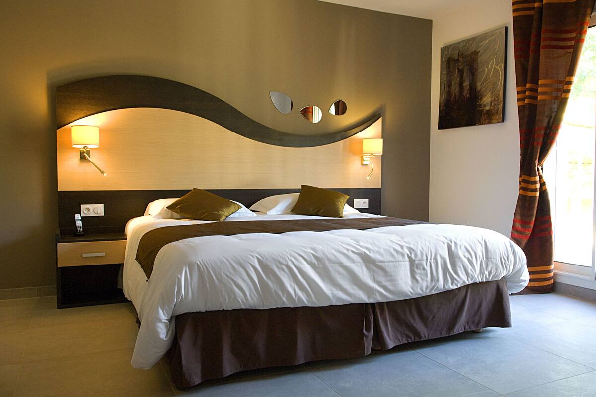 superior room | 1 bedroom, premium bedding, in-room safe, desk