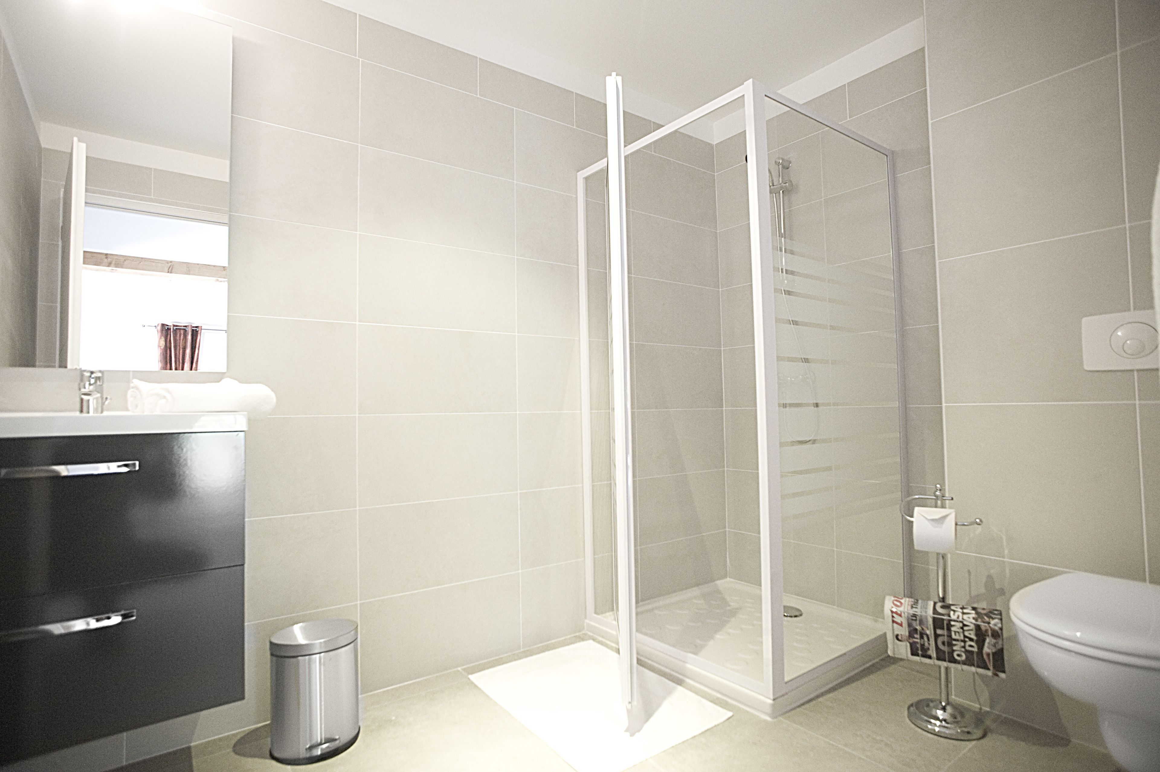 studio | bathroom | shower, hair dryer, towels