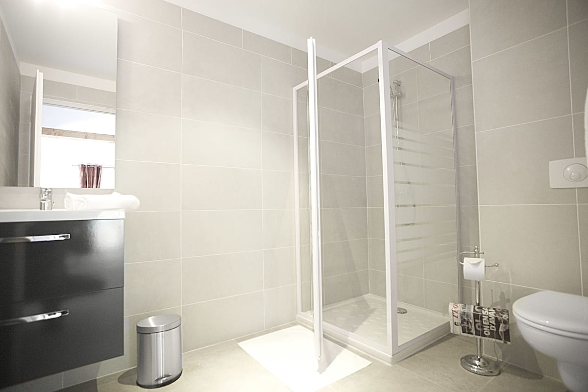 studio | bathroom | shower, hair dryer, towels